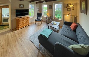 TV, fireplace - 3 bedroom gorgeous home in Moddergat (Moddergat)
