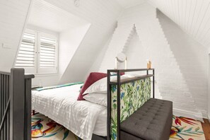 1 bedroom, desk, iron/ironing board, WiFi