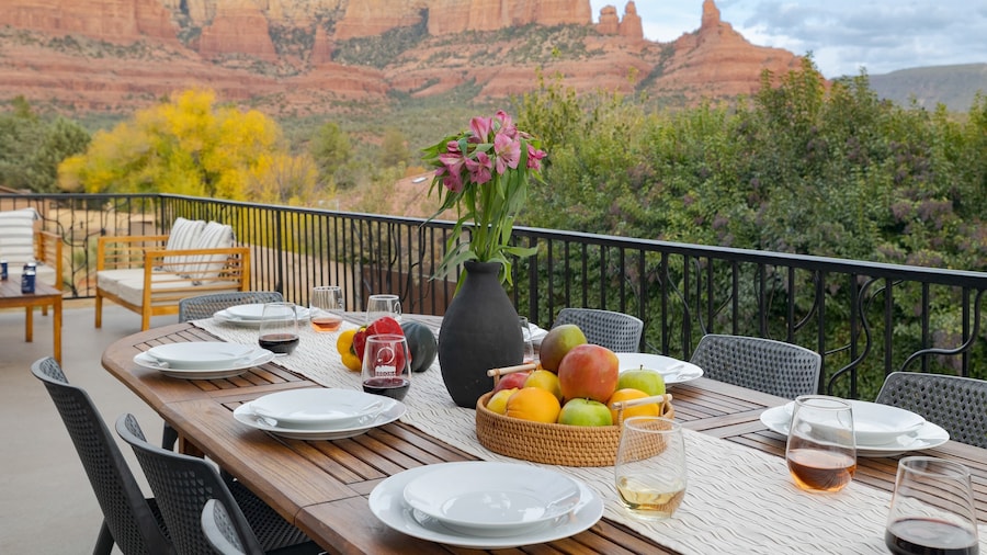 Sedona Sunrise by Avantstay Majestic Red Rocks Views~walk to Jordan Trailhead~peloton Bike~hot Tub~wifi
