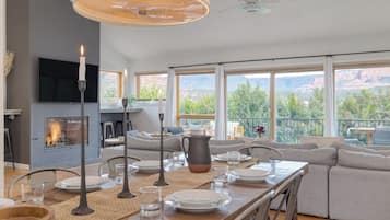 House (5 Bedrooms) | Interior