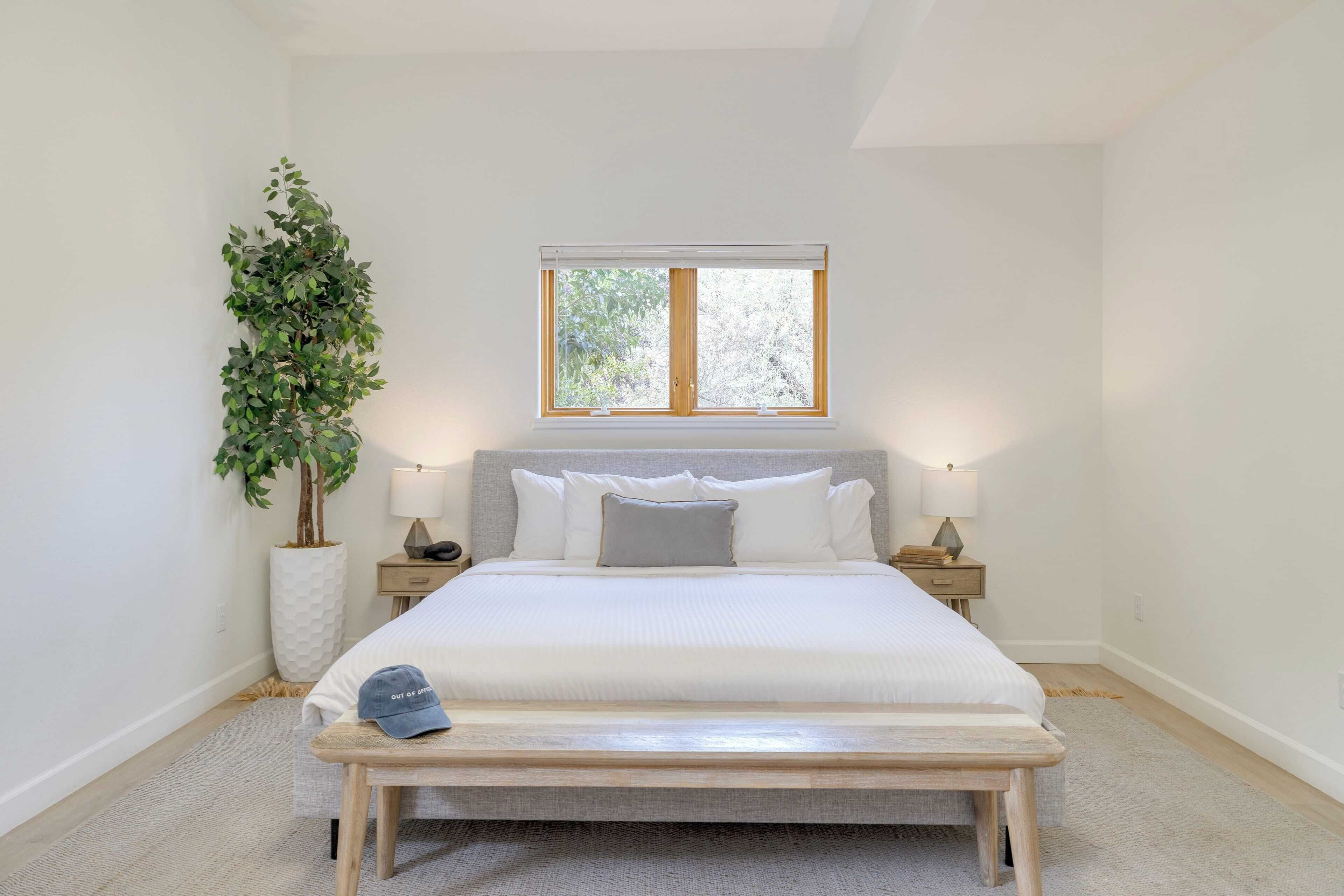 5 bedrooms, iron/ironing board, bed sheets