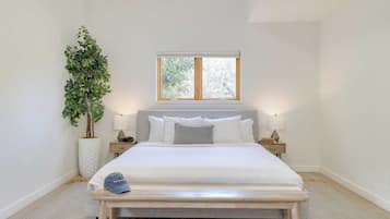 5 bedrooms, iron/ironing board, bed sheets