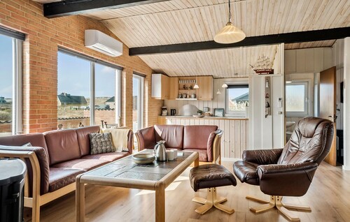Awesome home in Harboøre with WiFi