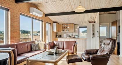 Awesome home in Harboøre with WiFi
