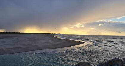 Stunning home in Grand-Fort-Philippe