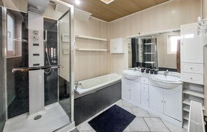 Hair dryer - Lovely home in Grand-Fort-Philippe with WiFi (Grand-Fort-Philippe)
