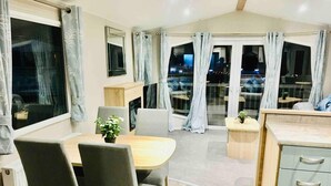 Chalet | Dining - Heaven Home at the Heart of Southeast Coast (Chichester)