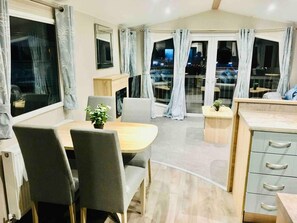Chalet | Dining - Heaven Home at the Heart of Southeast Coast (Chichester)