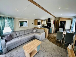 Chalet | Living area | Fireplace - Heaven Home at the Heart of Southeast Coast (Chichester)