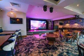 Chalet | Dining - Heaven Home at the Heart of Southeast Coast (Chichester)
