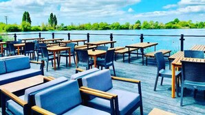 Chalet | Outdoor dining - Heaven Home at the Heart of Southeast Coast (Chichester)