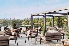 Chalet | Property grounds - Heaven Home at the Heart of Southeast Coast (Chichester)