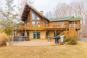Exterior - Huge Lakefront Home with private hot tub, dock, and pickle-ball court (Mineral)