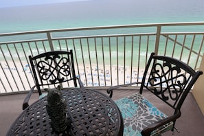 Property grounds - AQUA! Beachfront 2 BR 2BA luxury condo, close to pier park,Free Beach Chairs! (Panama City Beach)