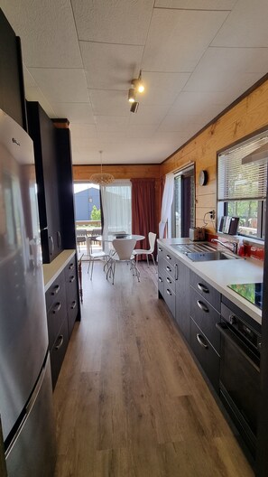 Fridge, microwave, oven, stovetop - The Bach in old Wharewaka well located for a fabulous lake holiday. (Taupo)