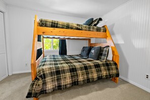 2 bedrooms, free WiFi, bed sheets - Barton Bungalow - Apple TV, Fireplace, Barbecue, Close to Hiking Trails (Sugarloaf)