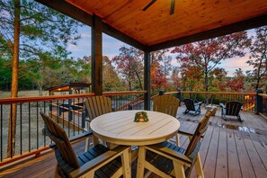 Outdoor dining - Creekside 6BR Retreat w/ UTV Trails & Hot Tub & Pet-Friendly (Broken Bow)