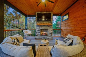 Property grounds - Creekside 6BR Retreat w/ UTV Trails & Hot Tub & Pet-Friendly (Broken Bow)