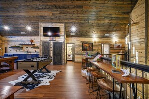 Games room - Creekside 6BR Retreat w/ UTV Trails & Hot Tub & Pet-Friendly (Broken Bow)