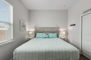 3 bedrooms, iron/ironing board, free WiFi, bed sheets - Free Birds in Port Aransas! (Port Aransas)