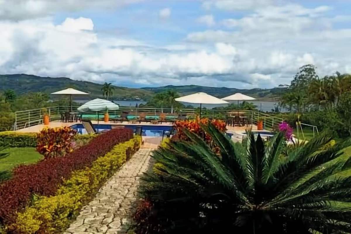 Luxury Villa, 5 Bedrooms, Lake View | Garden view