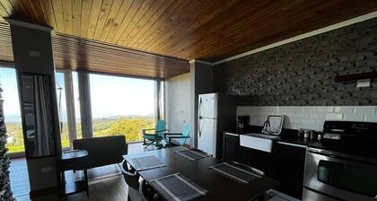 Greenview💚Mountain House
700mts de Canopy y puentes colgantes,3km de Tigre-fall
