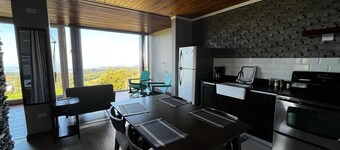 Beautiful and cozy apartment, 5kms - approx.10 mins - from downtown Santa Elena