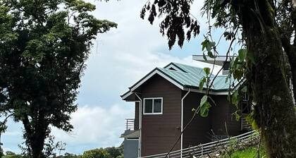 Beautiful and cozy apartment, 5kms - approx.10 mins - from downtown Santa Elena