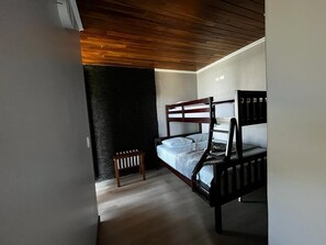 2 bedrooms, in-room safe, free WiFi, bed sheets - Beautiful and cozy apartment, 5kms - approx.10 mins - from downtown Santa Elena
 (Monte Verde)