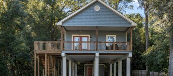 Beautiful 3 bedroom home close to FSU/FAMU/Airport-SLEEPS 12