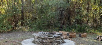 Beautiful 3 bedroom home close to FSU/FAMU/Airport-SLEEPS 12