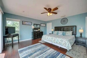 3 chambres, fer et planche à repasser, Wi-Fi, draps fournis