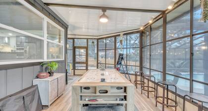 Beautiful Lake getaway with pool, upgraded, pet friendly with lots of extras!!