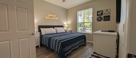 2 habitaciones, tabla de planchar con plancha, internet y ropa de cama