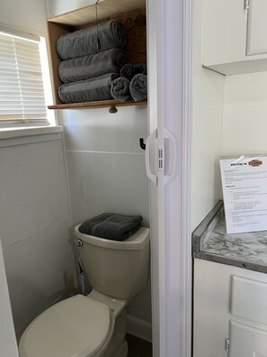 Towels, soap, shampoo, toilet paper - Quaint Cabin #1 - Pymatuning Lake (Jamestown)