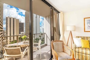 Interior - Cozy 1BR in Waikiki w/ Diamond Head View & Parking (Honolulu)