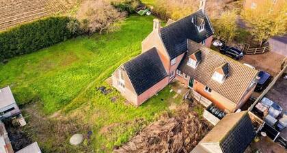 Unique 5BD Farm House Perfect for Relaxing