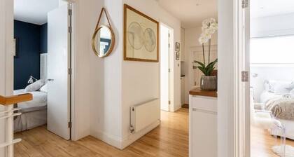 NEW Stunning 5BD Mews House