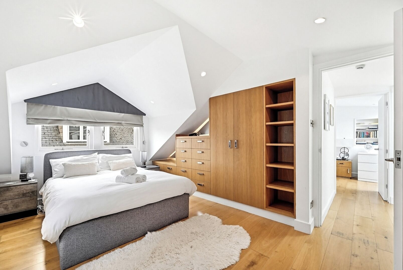 5 bedrooms, iron/ironing board, WiFi, bed sheets