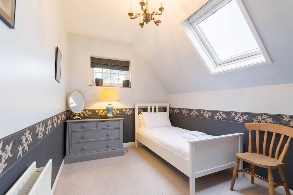 Holiday Home Of The Month! Finchley, Sleeps 4 - London