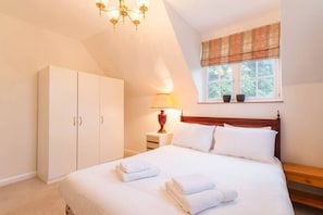 3 habitaciones, tabla de planchar con plancha, wifi y ropa de cama 