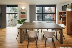 Dining - Superfast Broadband 2BD City Flat Farringdon (Greater London)