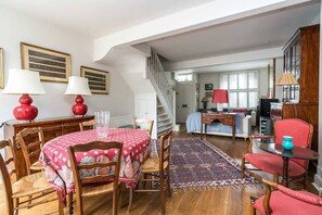 Dining - Charming 2BD House with Garden in Hammersmith (Greater London)