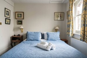 2 bedrooms, WiFi, bed sheets - Charming 2BD House with Garden in Hammersmith (Greater London)