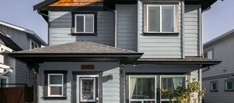 Entire 3-bedroom house Near Town