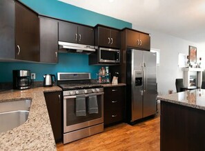 Fridge, microwave, oven, stovetop - Entire 3-bedroom house Near Town (Victoria)