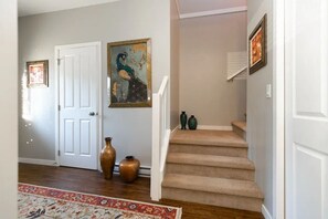 Interior - Entire 3-bedroom house Near Town (Victoria)