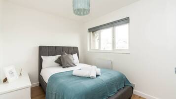 2 bedrooms, iron/ironing board, bed sheets