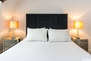 3 bedrooms, iron/ironing board, WiFi, bed sheets - A Stunning Three Bedroom Home in Mayfair (Greater London)