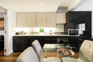 Fridge, microwave, oven, dishwasher - A Stunning Three Bedroom Home in Mayfair (Greater London)